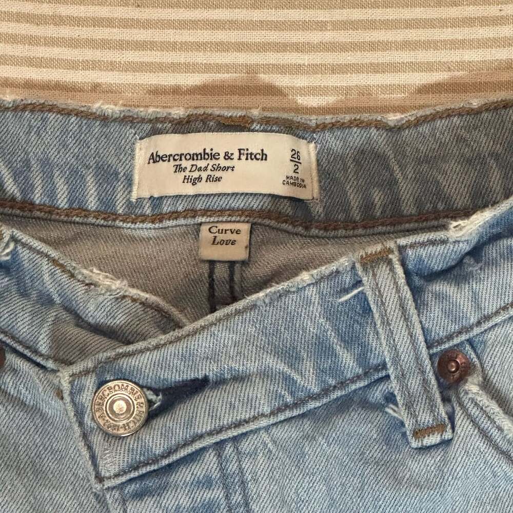 Abercrombie & Fitch The Dad Short High Rise Curve Love Size 26 / 2 Light Wash Di